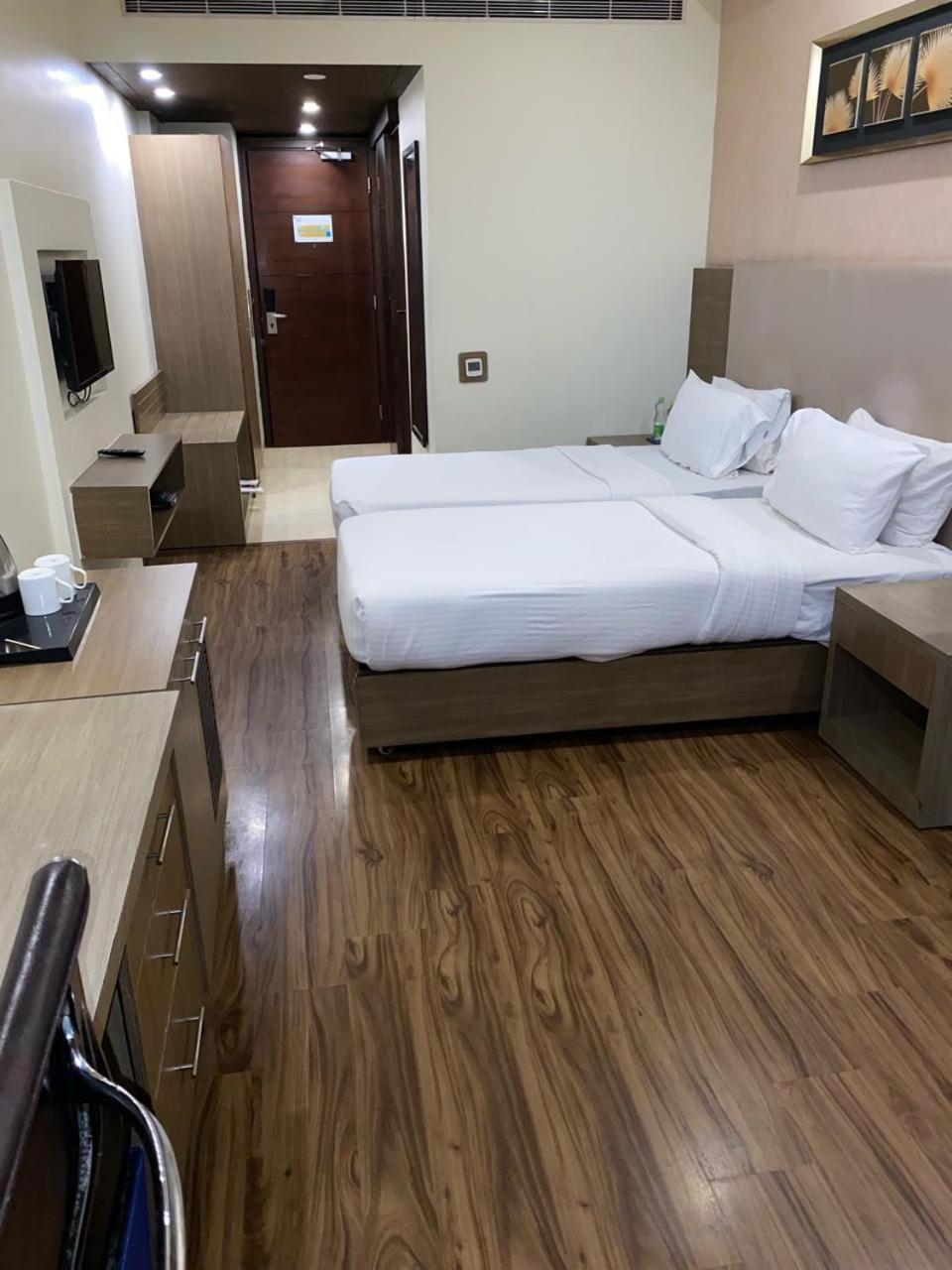 Golden Suites Gurgaon Inde Hotels Bagian luar foto