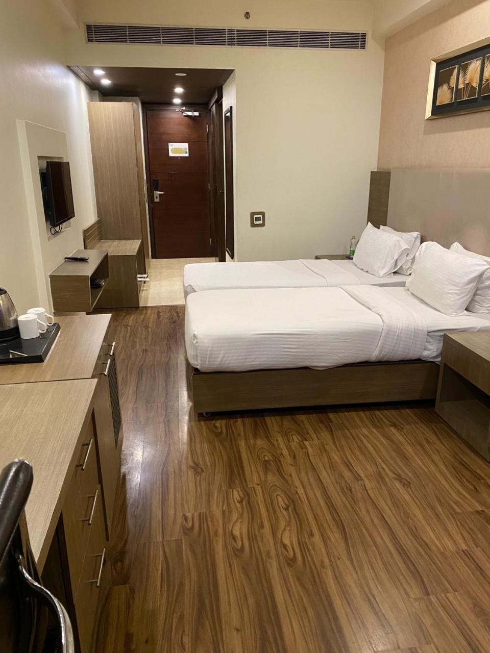 Golden Suites Gurgaon Inde Hotels Bagian luar foto