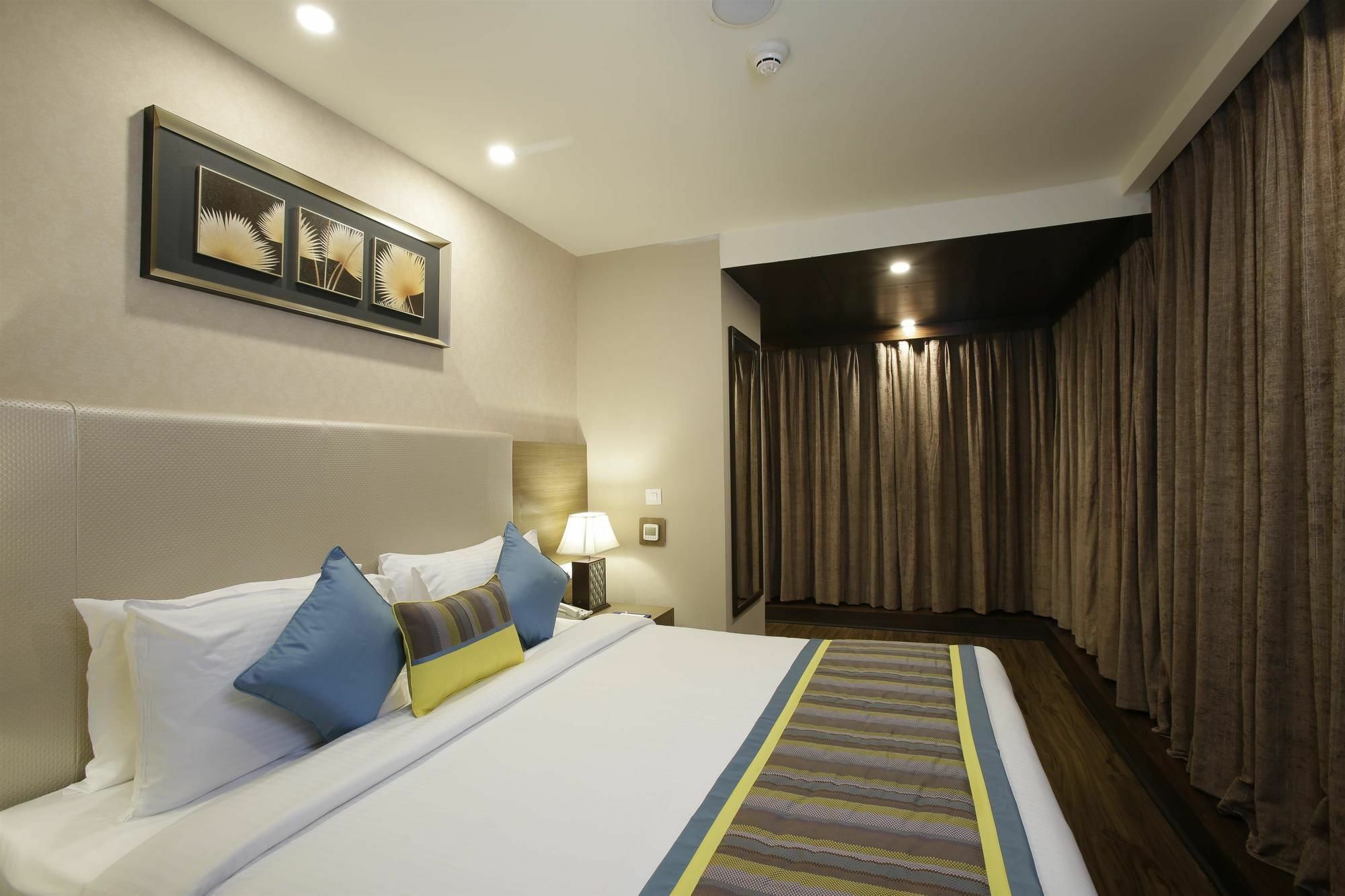 Golden Suites Gurgaon Inde Hotels Bagian luar foto